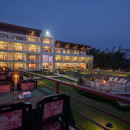 Park Safari Resort Sauraha Exterior photo