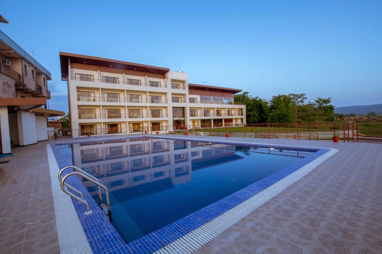 Park Safari Resort Sauraha Exterior photo