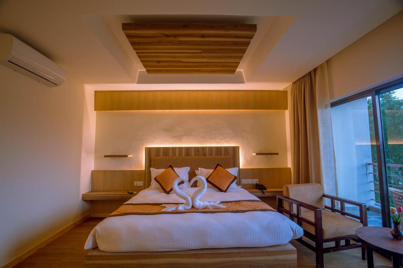 Park Safari Resort Sauraha Exterior photo
