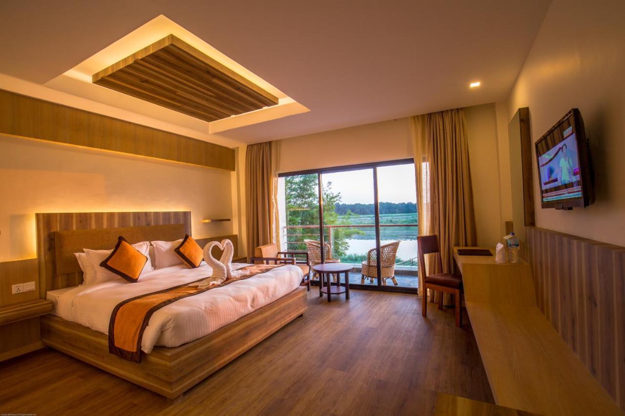 Park Safari Resort Sauraha Exterior photo