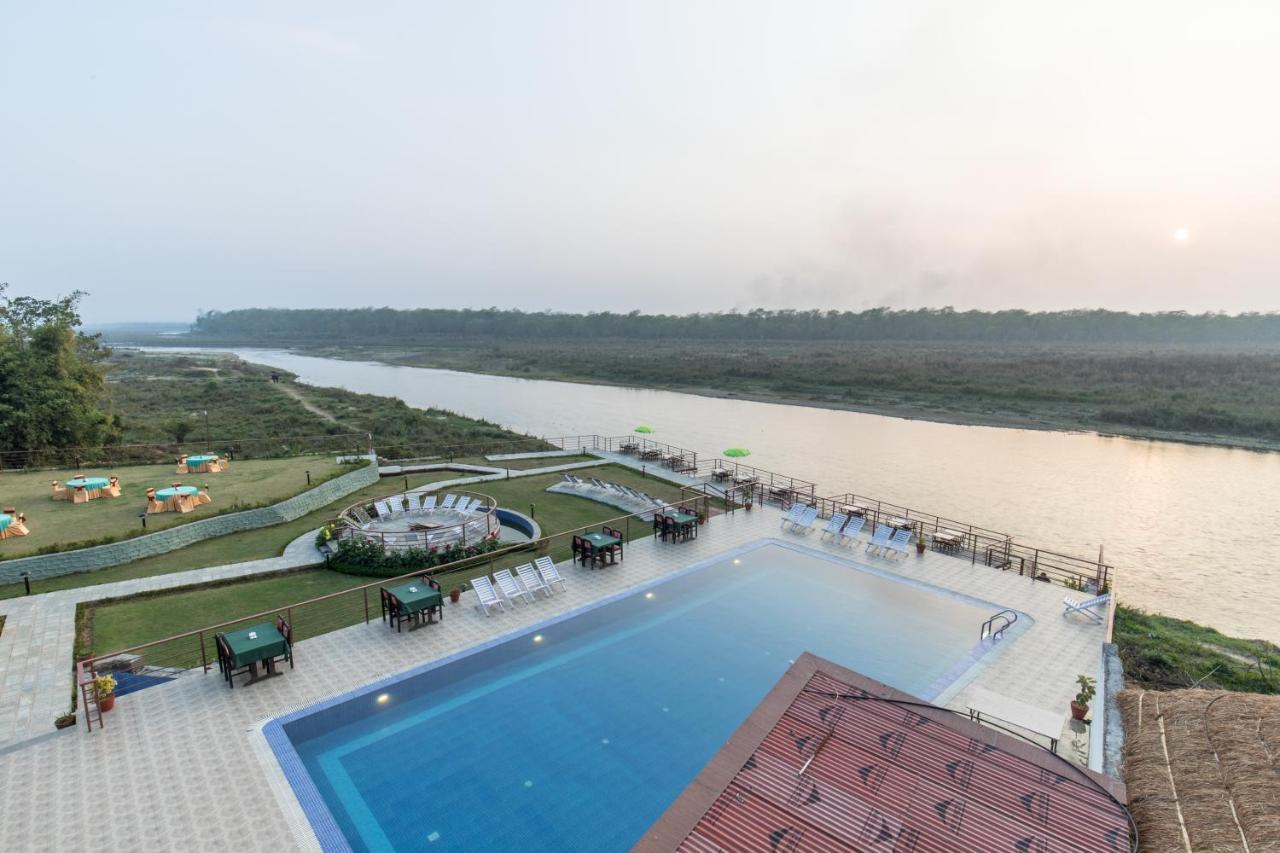 Park Safari Resort Sauraha Exterior photo